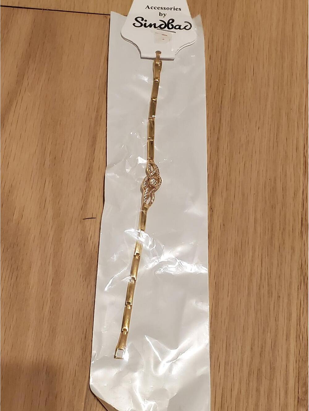 Elegant Gold-Tone Bracelet with Rhinestone Detail